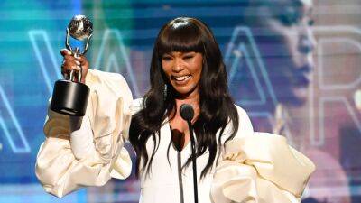 Angela Bassett Wins Entertainer Of The Year At NAACP Image Awards; Thanks Spike Lee, Betty Shabazz And Ryan Coogler In Acceptance Speech - deadline.com