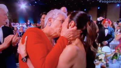 Jamie Lee Curtis Kisses Michelle Yeoh on the Lips After 2023 SAG Awards Win - www.etonline.com - Los Angeles