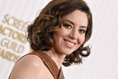 Aubrey Plaza Is All Laughs After Appearing Annoyed Onstage During ‘The White Lotus’ SAG Award Win - etcanada.com - Ukraine - Russia - Syria - Turkey