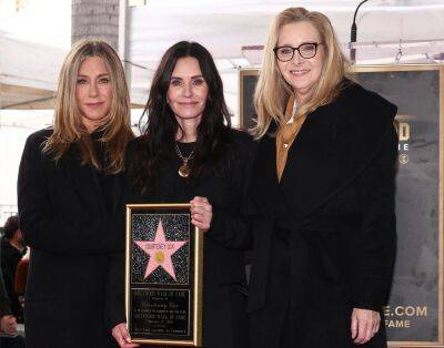 Jennifer Aniston And Lisa Kudrow Deliver Emotional Tribute At Courteney Cox’s Hollywood Walk Of Fame Ceremony - etcanada.com - Los Angeles