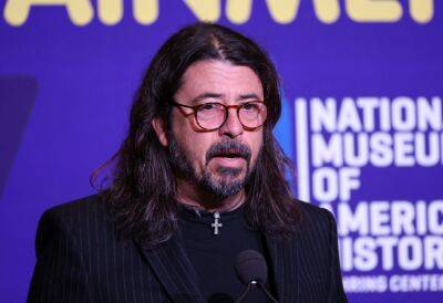 Dave Grohl Spends 16 Hours Cooking Feast For 450 People In Need At Homeless Charity - etcanada.com - Los Angeles - Canada