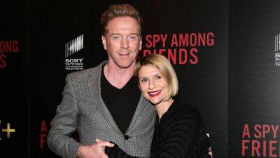 Claire Danes Shows Off Baby Bump While Reuniting With 'Homeland' Co-Star Damian Lewis on Red Carpet - www.etonline.com - Russia