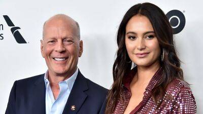 Bruce Willis' Wife Emma Heming Is Working With Dementia Specialist After Actor's FTD Diagnosis - www.etonline.com