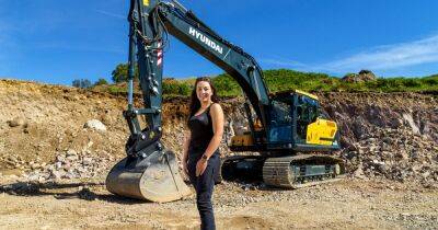 Scots mum becomes internet sensation by showing world her life as digger driver - www.dailyrecord.co.uk - Scotland