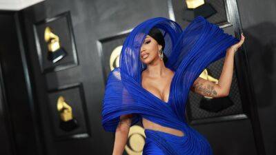 Cardi B Ditched Her Mullet for a Sleek Pony at the Grammy's - www.glamour.com - Paris - India - Beverly Hills