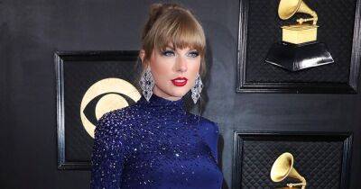 Taylor Swift Stuns on the 2023 Grammys Red Carpet In a Sparkling, Midnight Blue Dress After Winning Best Music Video - www.usmagazine.com - Los Angeles - Pennsylvania