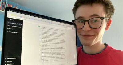 Student uses online chatbot to write 2,000 word essay in 20 minutes and passes - www.dailyrecord.co.uk