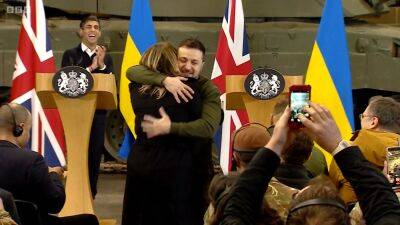 Volodymyr Zelensky Surprises BBC Ukraine Journalist With Hug During Historic UK Visit - deadline.com - Britain - county Hall - Ukraine - Russia