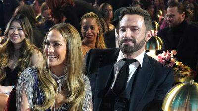 Jennifer Lopez Affleck Mocks Ben's ‘Happy Face’ in Spot-on Meme - www.glamour.com
