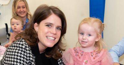 Pregnant Eugenie bonds with little girl on emotional visit to hospital she had op in - www.ok.co.uk