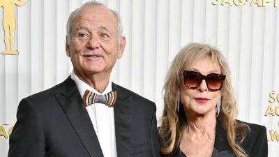 Bill Murray Holds Hands With 'Fabelmans' Star Jeannie Berlin at 2023 SAG Awards - www.etonline.com - Los Angeles - Berlin - county Murray
