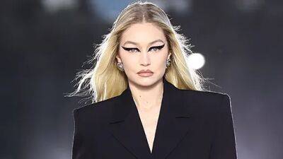 Gigi Hadid and Kendall Jenner Led the Supermodel Bonanza at Versace - www.glamour.com - Los Angeles - Los Angeles - county Kendall