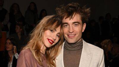 Suki Waterhouse Gushes Over Boyfriend Robert Pattinson's Musical Talents - www.etonline.com