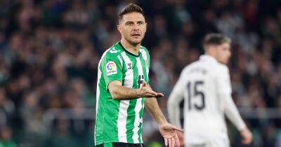 Real Betis captain makes 'difficult' Manchester United admission as Antony explains impact of Liverpool loss - www.manchestereveningnews.co.uk - Spain - Manchester - city Leicester