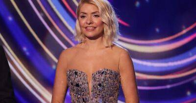 Holly Willoughby praised for 'Oscars-worthy' glittering Dancing On Ice gown - www.ok.co.uk