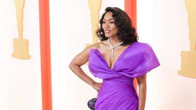 Angela Bassett Wore ‘the Color of Royalty’ to the 2023 Oscars - www.glamour.com - county Turner