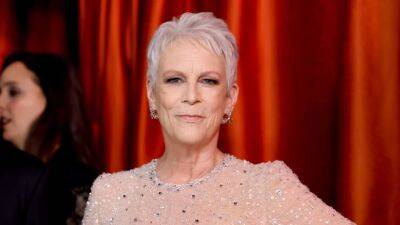Jamie Lee Curtis' Parents: Actress Honors Oscar-Nominated Janet Leigh and Tony Curtis During Speech - www.etonline.com