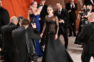 Lady Gaga Helps Photographer Who Fell On The Oscars Red Carpet - etcanada.com