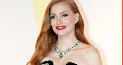 Jessica Chastain praised after being only star to wear mask inside the Oscars - www.ok.co.uk - Hollywood