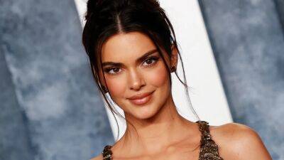 Kendall Jenner’s Vintage Oscars After-Party Dress Is a Piece of Fashion History - www.glamour.com