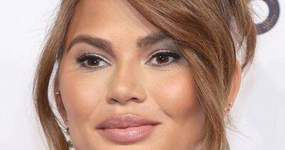 Chrissy Teigen shows off phase two of her dramatic red hair transformation - www.ok.co.uk