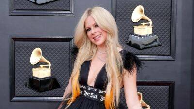 Avril Lavigne's Juno Awards Speech Interrupted by Topless Streaker - www.etonline.com - Canada