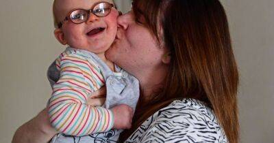 The adorable moment baby sees his mum for the first time after sight saving surgery - www.manchestereveningnews.co.uk