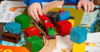 'We need help now' say parents as free childcare plan delayed until 2025 - www.manchestereveningnews.co.uk