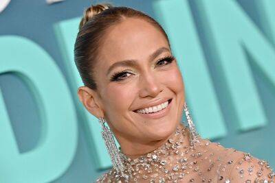 Fans Think Jennifer Lopez Is Using A Filter In New Skincare Video - etcanada.com
