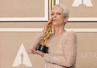 Jamie Lee Curtis Puts Her Oscar Next To Her Very X-Rated Trophy From ‘Everything Everywhere’ And Has Fans In Hysterics - etcanada.com