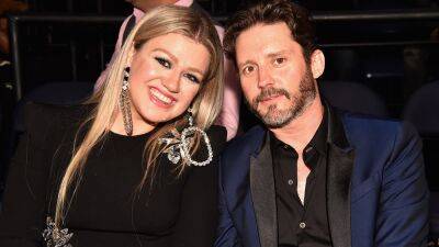 Kelly Clarkson says divorce 'rips you apart' when marriage 'doesn’t work' after 'years' of trying - www.foxnews.com