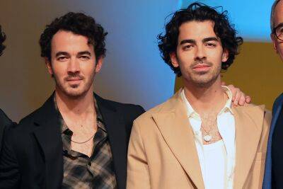 Joe Jonas Teases Kevin For Almost Falling During Broadway Residency - etcanada.com - New York