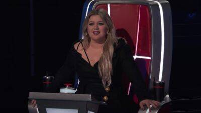 'The Voice' Sneak Peek: An Impressive 4-Chair Turn Gets Help From Her Mom in Picking a Coach - www.etonline.com - county Martin - Houston