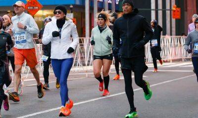 Former GMA3 co-anchor Amy Robach runs half marathon with TJ Holmes - hellomagazine.com - county Marathon - city New York, county Marathon