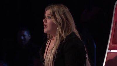 'The Voice': Kelly Clarkson and Chance the Rapper Geek Out Over Emotional Joni Mitchell Cover - www.etonline.com