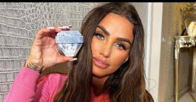 Katie Price confuses fans with new snap saying it's 'not her' as she excites with latest venture - www.manchestereveningnews.co.uk