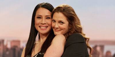 Lucy Liu Reunites With 'Charlie's Angels' Co-Star Drew Barrymore on Her Show, Opens Up About Nude Portraits, Behind-The-Scenes of 'Kill Bill,' Helen Mirren's Set Motto & More! - www.justjared.com