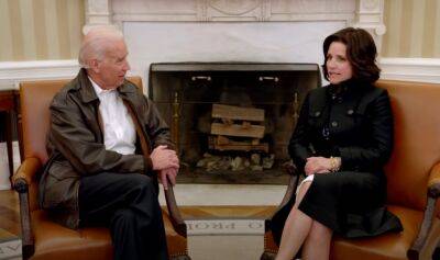 Joe Biden Welcomes “Former President Selina Meyer” To The White House For National Medals Of Arts Event; Ceremony Honored Julia Louis-Dreyfus, Bruce Springsteen, Mindy Kaling, Gladys Knight + More - deadline.com - USA