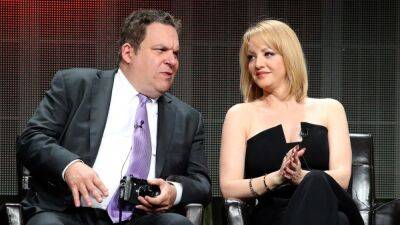 ‘Goldbergs’ Star Wendi McLendon-Covey Says Jeff Garlin Exit Was a ‘Long Time Coming’ (Video) - thewrap.com