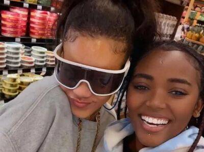 Fan Bumps Into Rihanna At Supermarket, She Stops For ‘Long Conversation’ & Selfies - etcanada.com - Los Angeles - Kenya