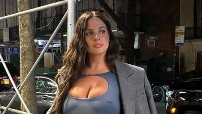 Ashley Graham Paired the Season’s Hottest Piece With a Ripped Denim Dress - www.glamour.com - Manhattan
