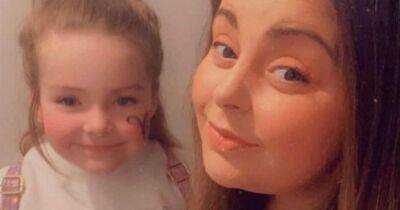 Mum and daughter, 7, flee 'freezing cold' hotel in middle of night due to stained sheets and bed bug - www.manchestereveningnews.co.uk