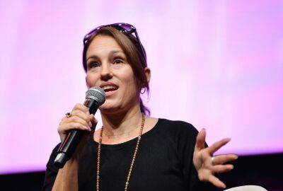 Amy Jo Johnson Shuts Down Rumours She Missed ‘Power Rangers’ Reunion Special Due To Money - etcanada.com