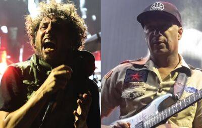 Zack de la Rocha performing injured “more compelling” than 99 per cent of frontmen, says Tom Morello - www.nme.com - Chicago