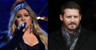 Kelly Clarkson Changes Song Lyrics During Kellyoke Performance of ‘Abcdefu’ to Reference Brandon Blackstock Divorce - www.usmagazine.com - USA - Texas