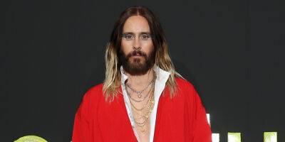Jared Leto Shows Off His Chiseled Abs & Very Toned Chest in Shirtless Thirst Trap - www.justjared.com