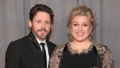 Kelly Clarkson Appears to Put Her Ex-Husband on Blast with Personal ‘ABCDEFU’ Lyric Changes - www.glamour.com