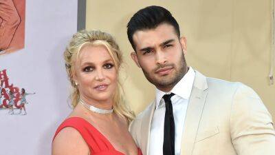 Britney Spears' Husband Sam Asghari Pokes Fun at Reports He Ditched His Wedding Ring - www.etonline.com