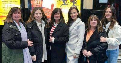Michelle Keegan and look-alike cousins take mums to the theatre in Manchester and fans do a double take - www.manchestereveningnews.co.uk - Manchester - county Lane - Hague