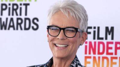 Jamie Lee Curtis Says She 'Had No Idea' She Kissed Michelle Yeoh in Viral SAG Awards Moment (Exclusive) - www.etonline.com - New York - Denmark - Hungary